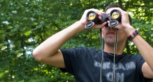 Das richtige Fernglas für die Vogelbeobachtung wählen